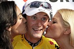 Frank Schleck im goldenen Trikot nach der f�nften Etappe der Tour de Suisse 2007